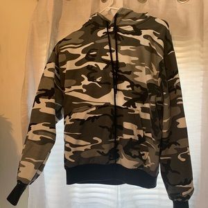 URBAN OUTFITTERS BLACK CAMO HOODIE